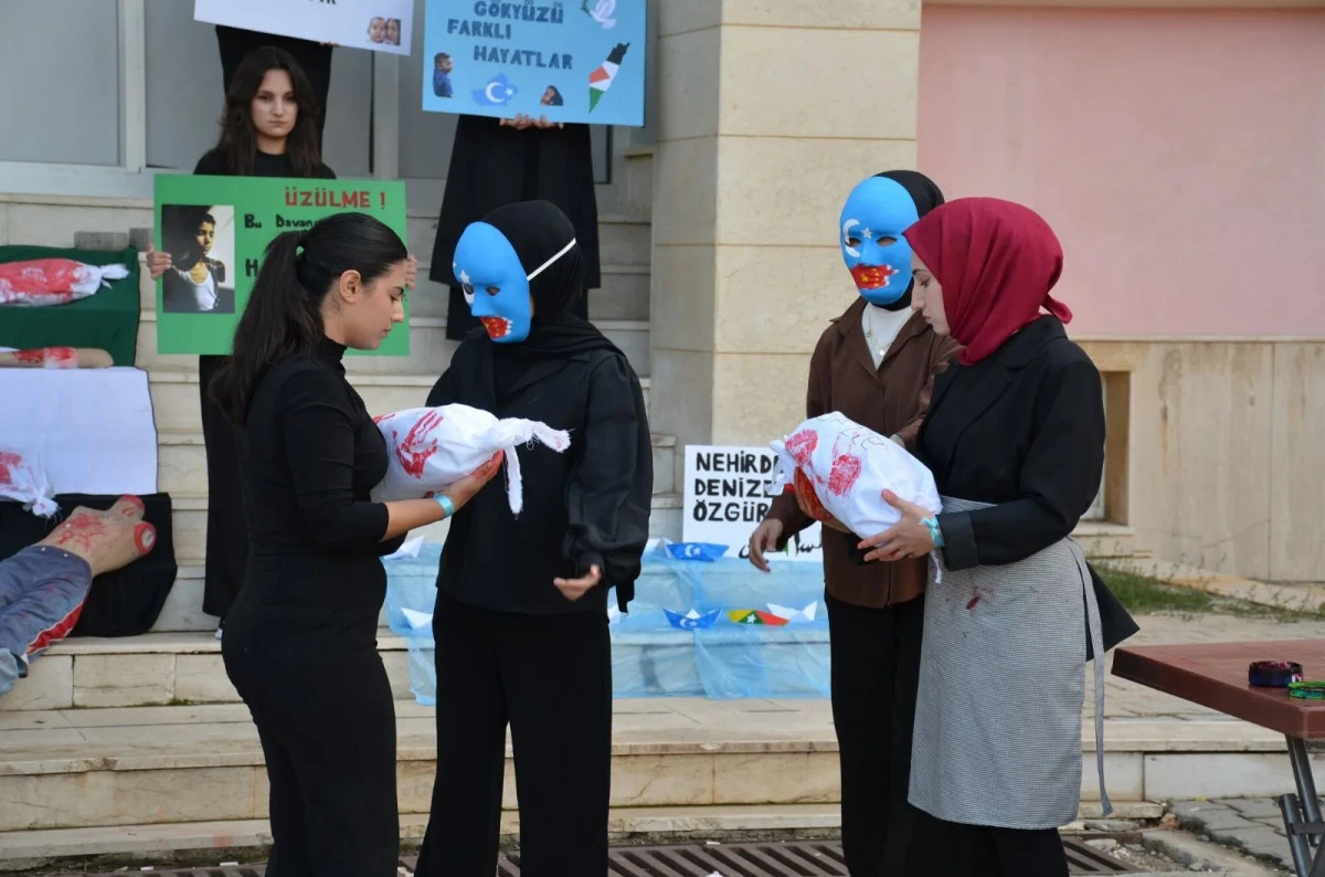 Afşin Sağlık Yüksekokulu Öğrencilerinden Filistin ve Doğu Türkistan’a Destek!