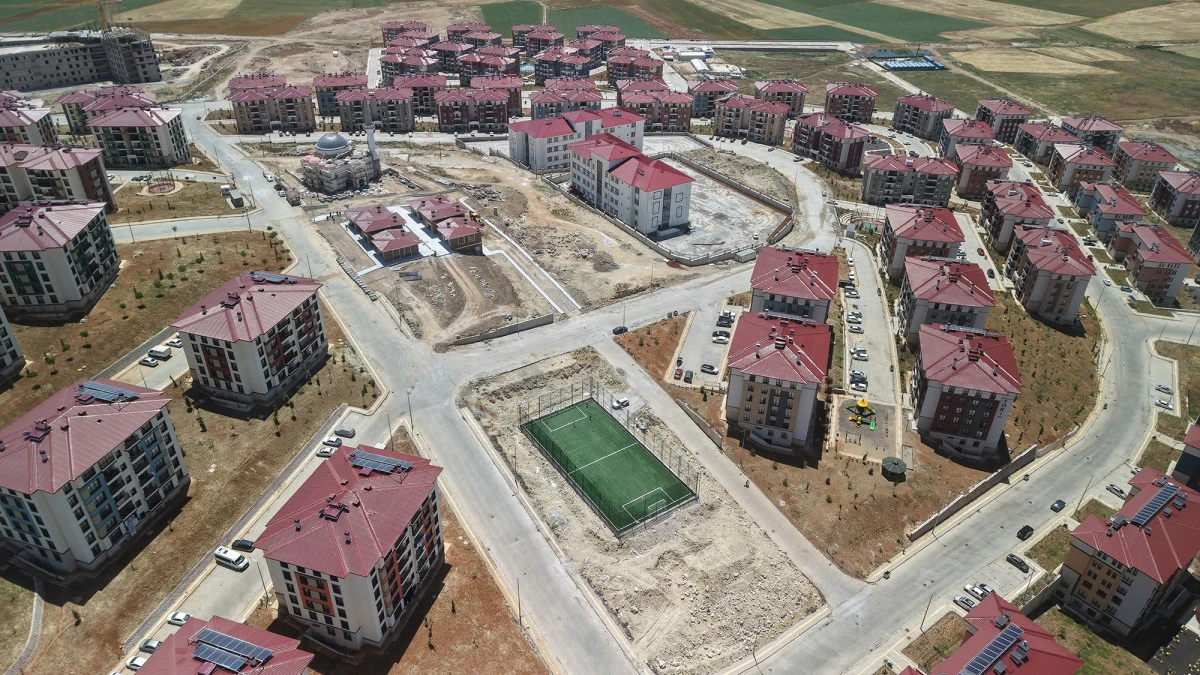 Afşin&rsquo;e 3 Yeni Halı Saha, &Ccedil;ocuklara Yeni Oyun Alanı!