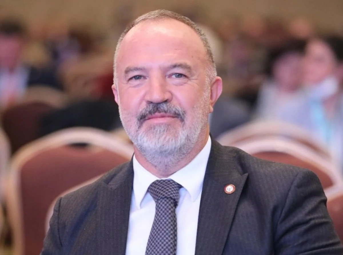 Aras, Bayram vesilesiyle ihtiya&ccedil; sahiplerini unutmamalıyız!