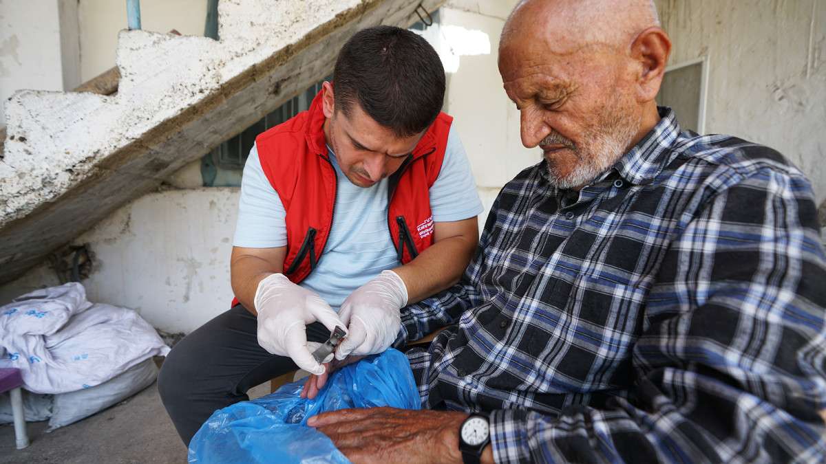 Bayram Öncesi Ulu Çınarlar Unutulmadı!
