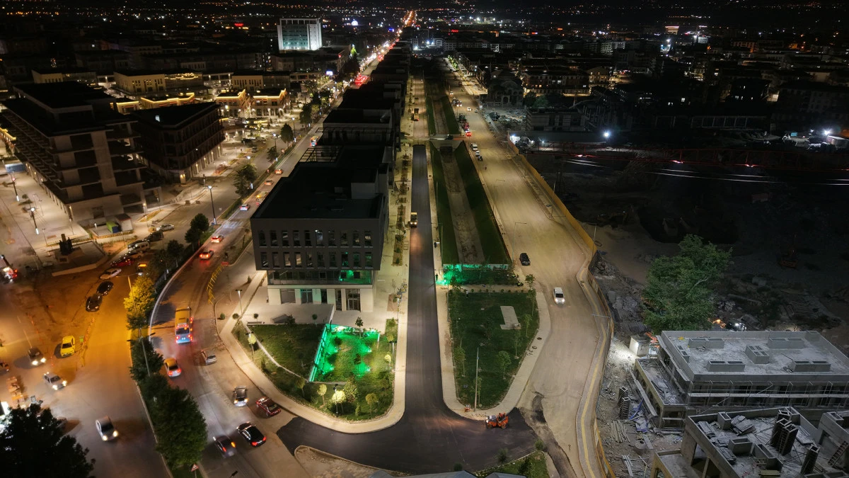 B&uuml;y&uuml;kşehir Asfalt Mesaisini Gece G&uuml;nd&uuml;z S&uuml;rd&uuml;r&uuml;yor!