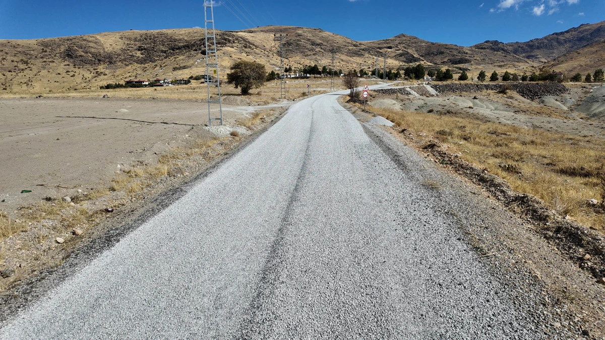 Büyükşehir, Elbistan Kırsalında 11 Kilometrelik Güzergahın Daha Ulaşımını İyileştirdi!