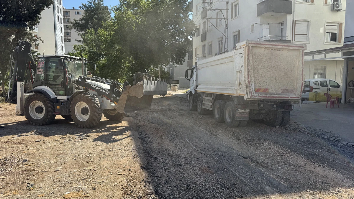 B&uuml;y&uuml;kşehir, Pazarcık&rsquo;ta Asfalt Seferberliğine Start Verdi!