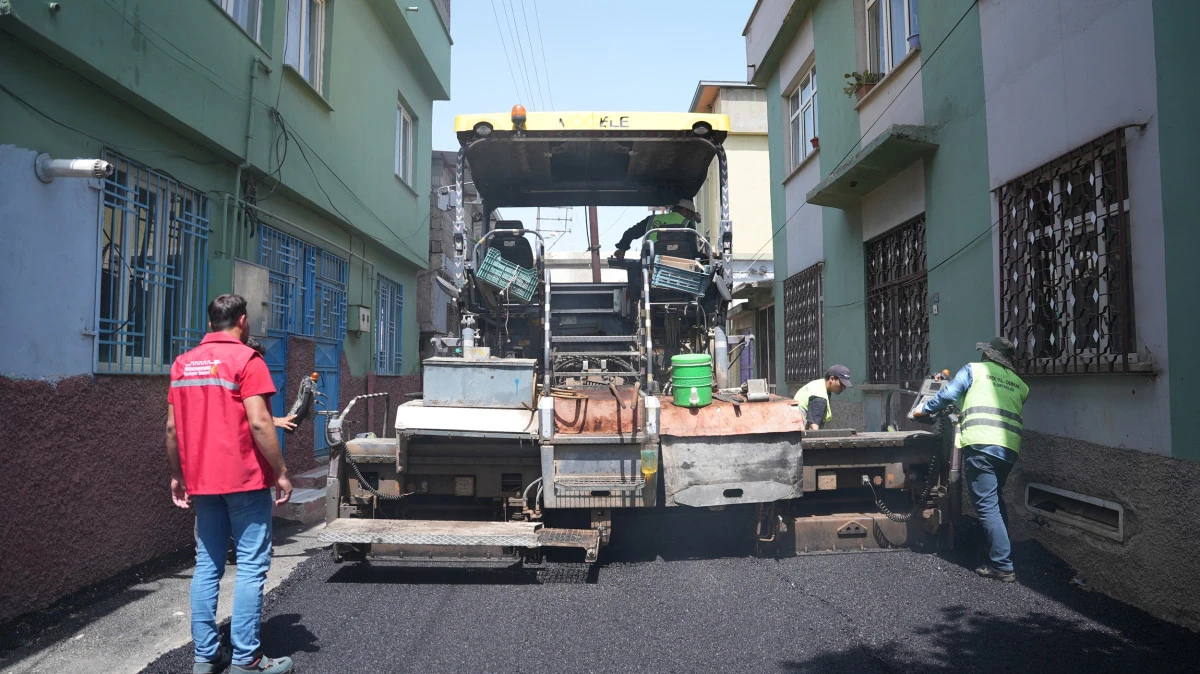B&uuml;y&uuml;kşehir, Yeni Haftada da 11 Noktada Asfalt Mesaisini S&uuml;rd&uuml;recek!