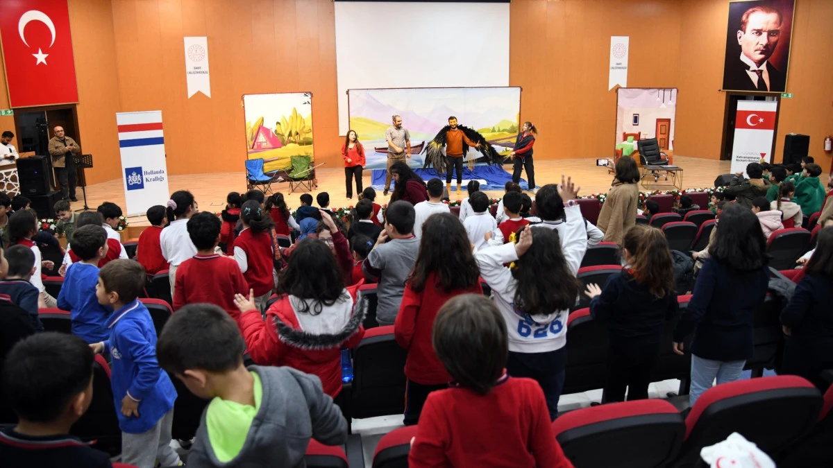 Büyükşehir’den Osmaniye’ye Kültür Köprüsü; “Ronnie Göldeki Fısıltı” Miniklerle Buluştu!