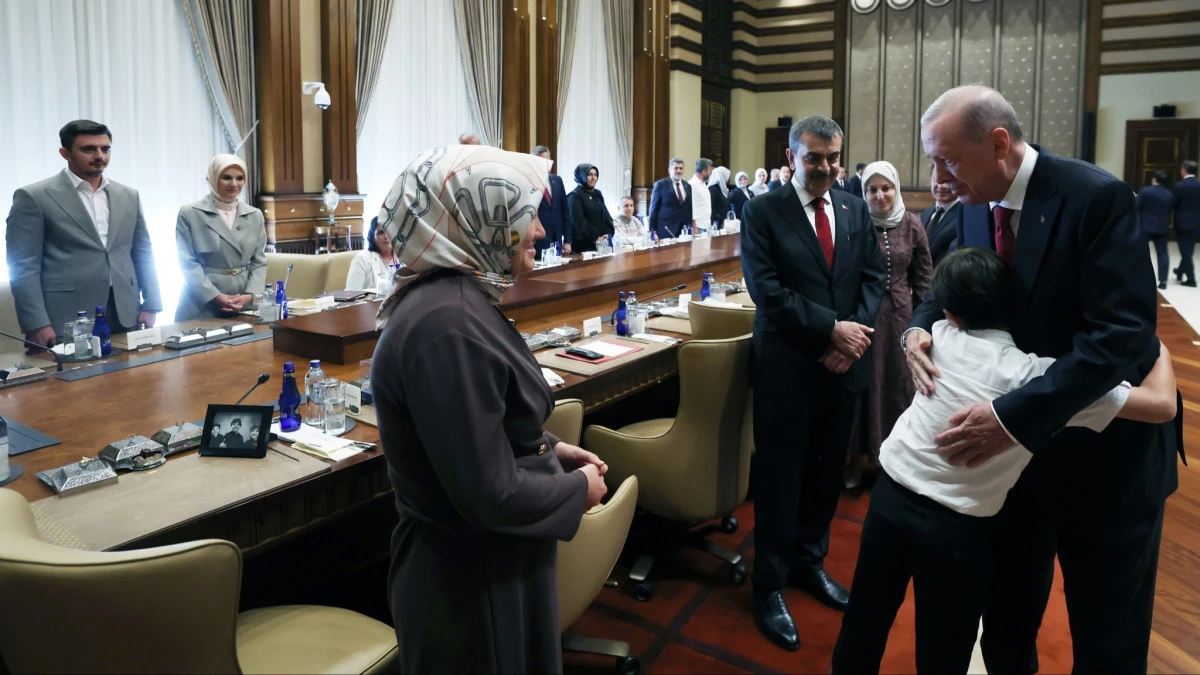 Cumhurbaşkanı Erdoğan, Ayser &Ccedil;alık Ortaokulu Şehitlerinin Aileleriyle Bir Araya Geldi!