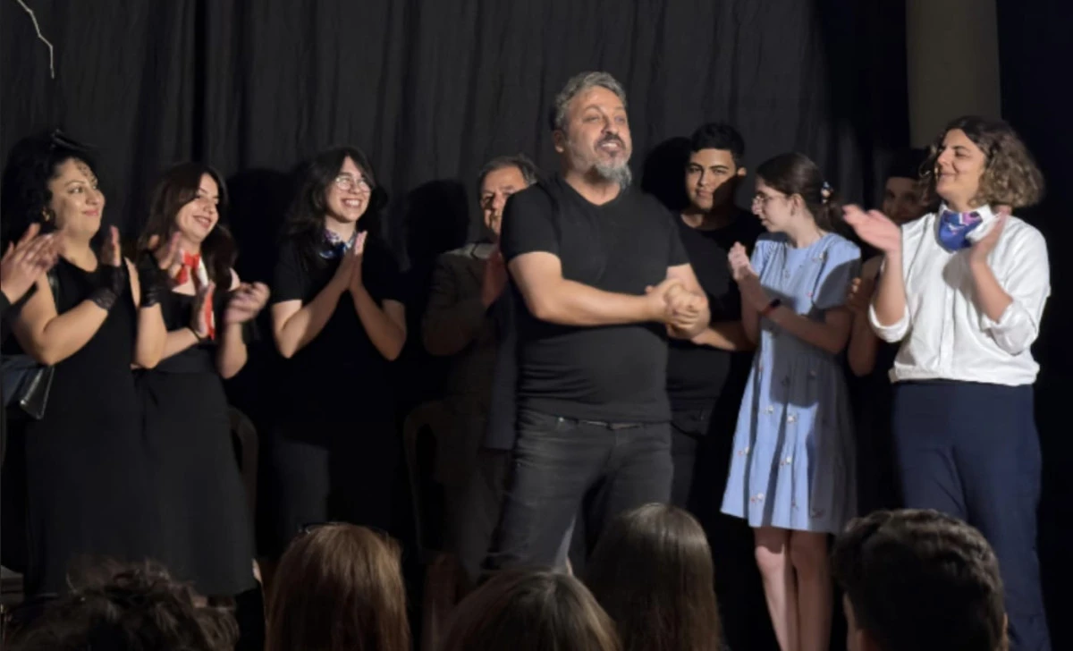 Defne’de tiyatro salonu istiyoruz! 