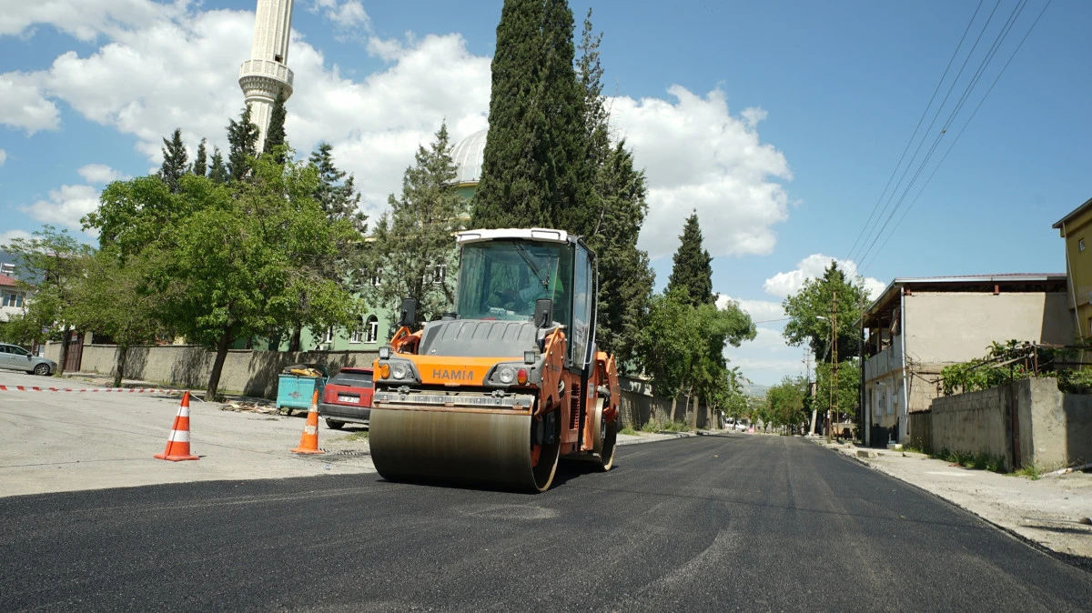 Dulkadiroğlu&rsquo;nda Asfalt Seferberliği S&uuml;r&uuml;yor !