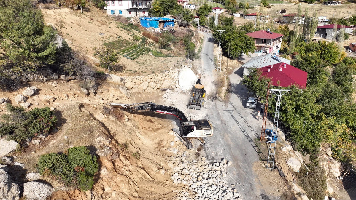 Ilıca Bölgesinde Ulaşım Konforu Artıyor; Yolun Genişliği 2 Katına Çıkarılıyor!