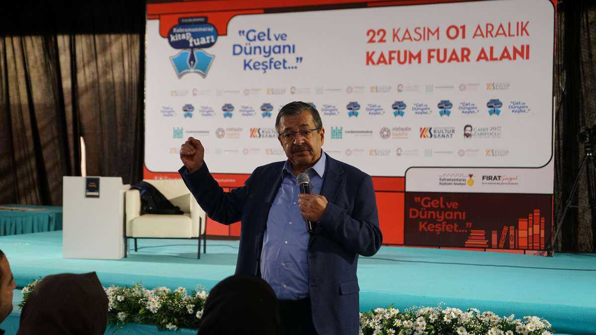 Kitap Fuarı’nda Hayati İnanç’a Sevgi Seli!