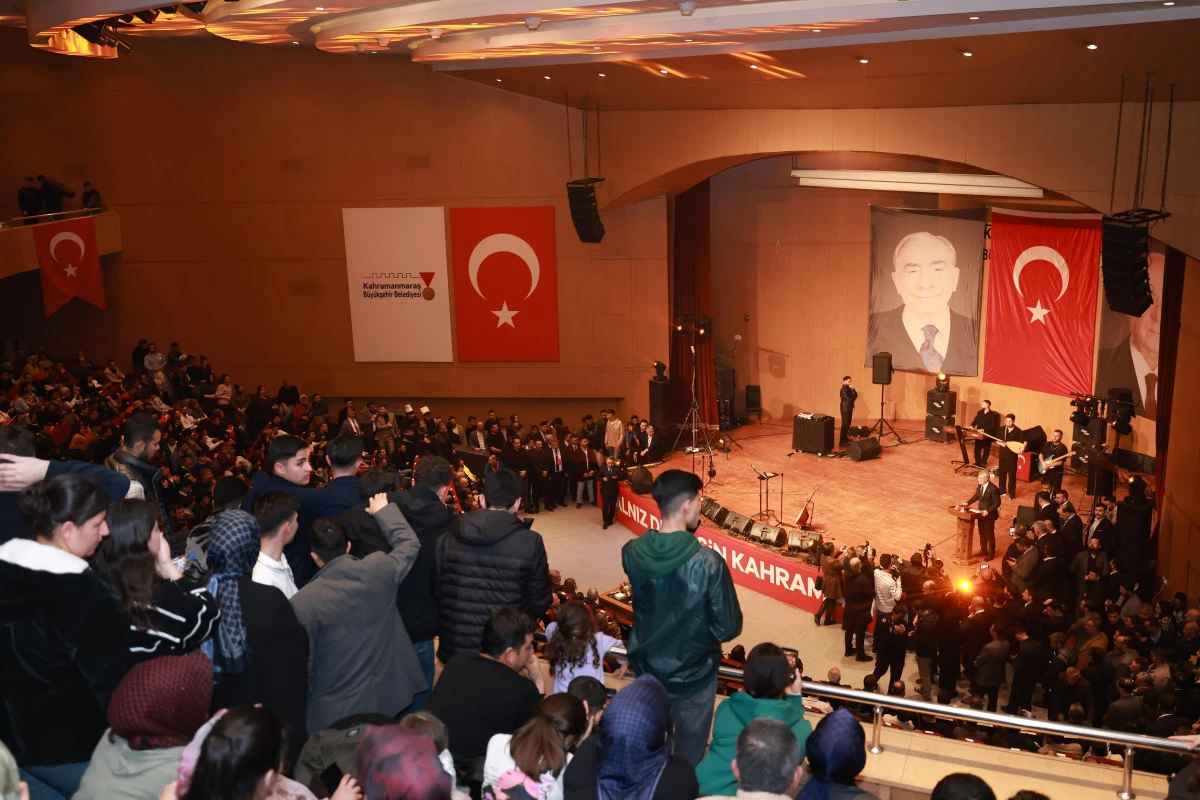 Kurtuluş Coşkusu Ali Kınık Konseriyle Ta&ccedil;landı!