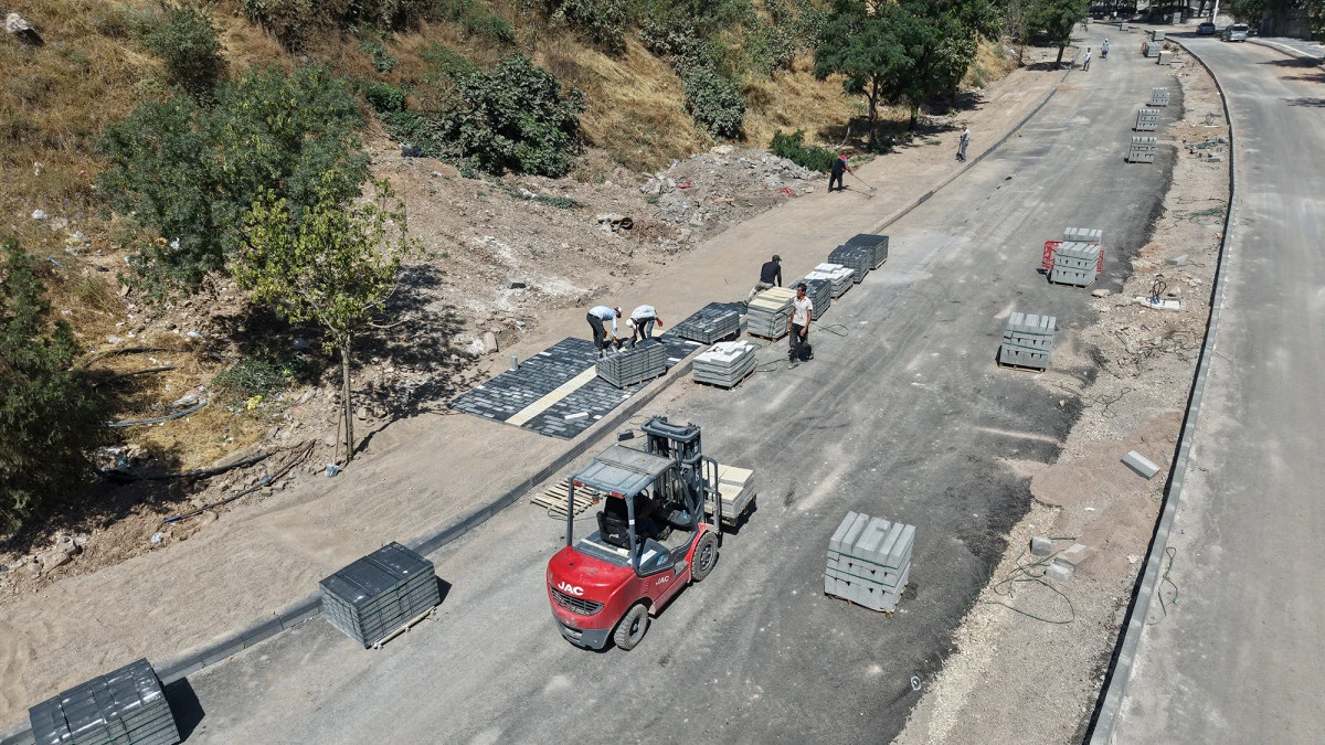 Nursultan Nazarbayev Bulvarı&rsquo;nda D&ouml;n&uuml;ş&uuml;m Y&uuml;r&uuml;y&uuml;ş Yolu İmalatıyla S&uuml;r&uuml;yor!