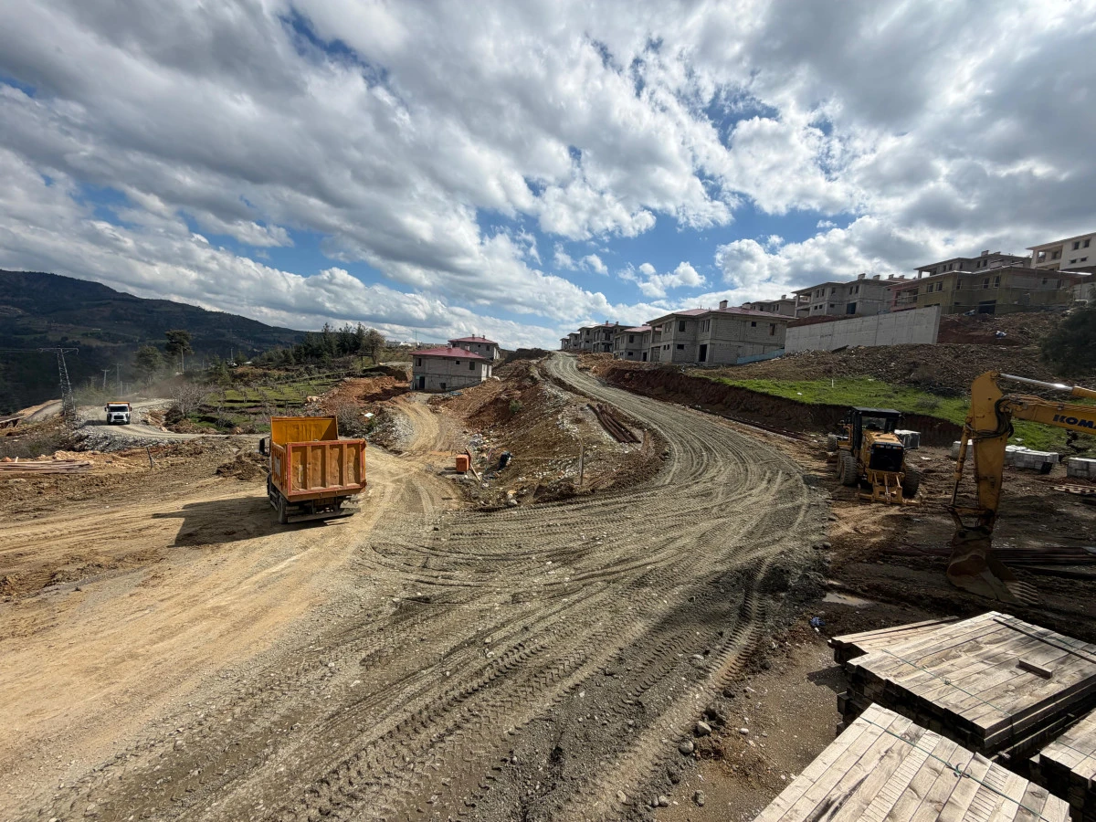 Onikişubat Belediyesi&rsquo;nden 11 kırsal mahallede ulaşım yatırımı seferberliği!