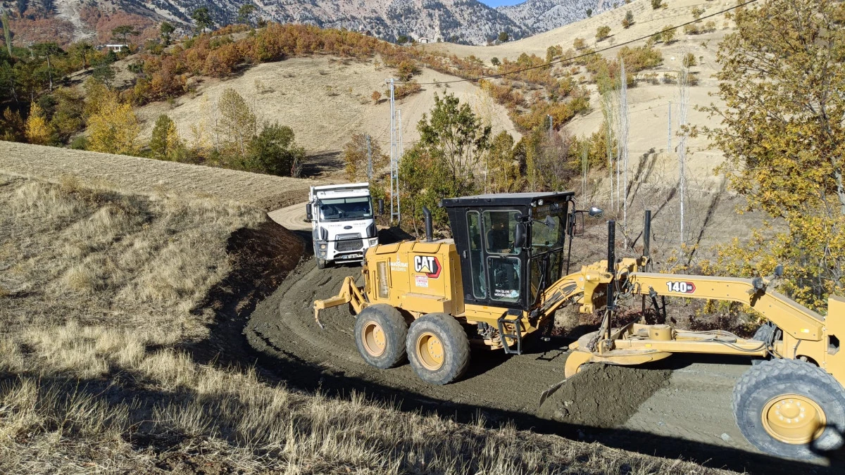 Onikişubat Belediyesi’nden aynı anda 17 farklı kırsal mahalleye ulaşım yatırımı!