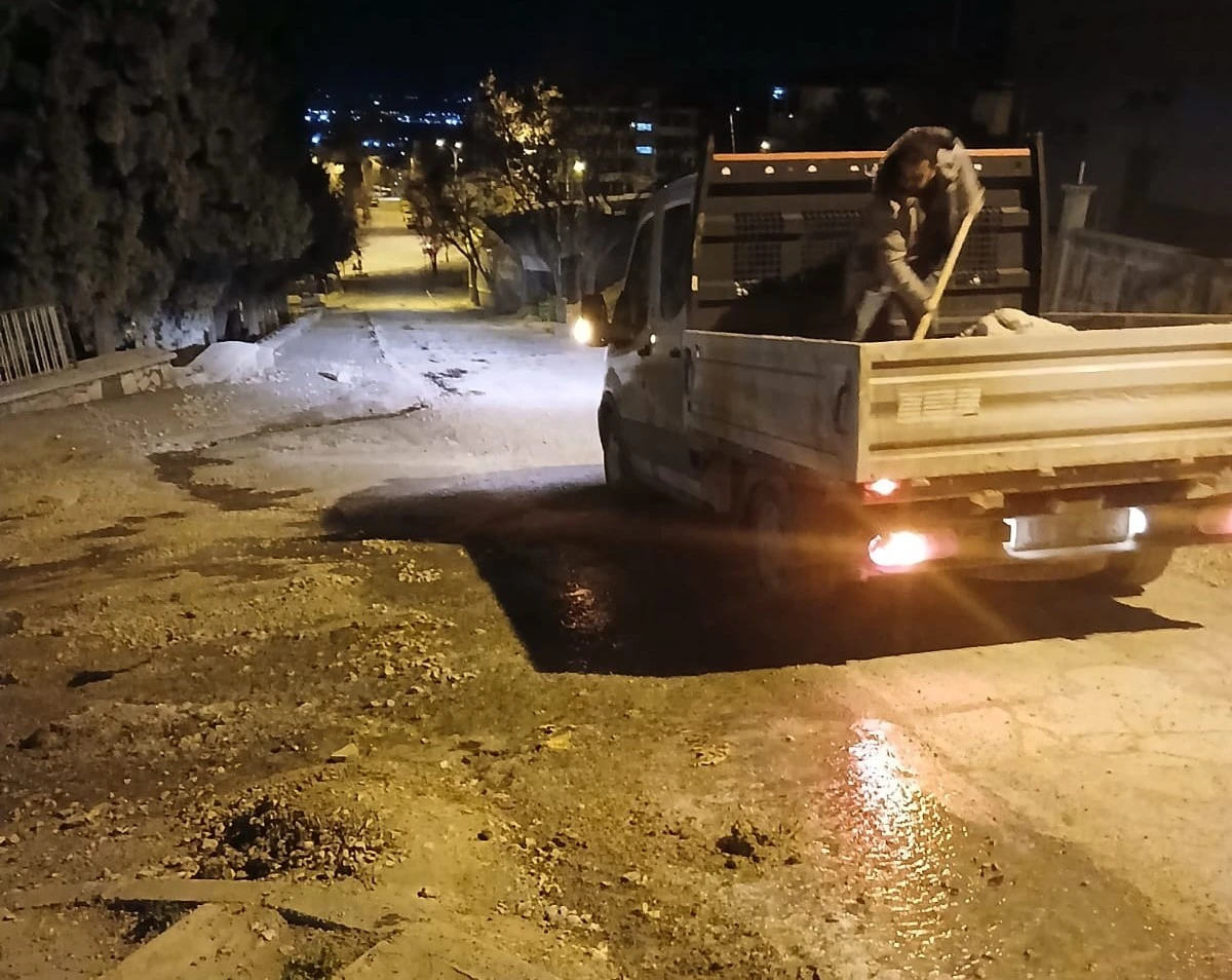 Onikişubat Belediyesi&rsquo;nden don ve buzlanmaya karşı erken m&uuml;dahale!