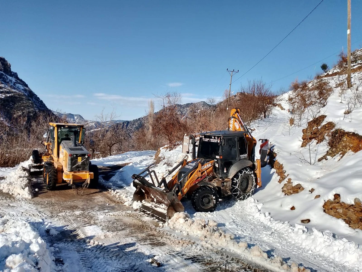 Onikişubat Belediyesi&rsquo;nden kırsalda kesintisiz ulaşım i&ccedil;in 7/24 karla m&uuml;cadele!