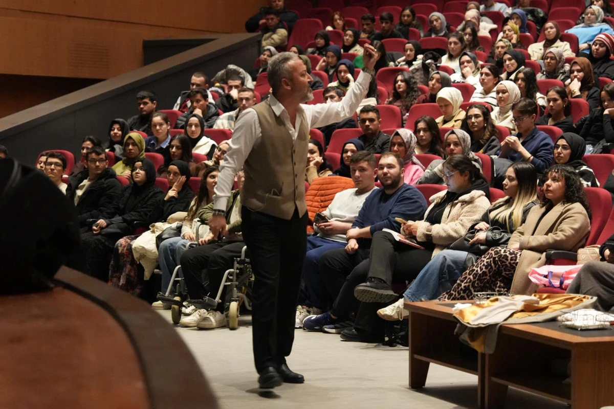Onikişubat Belediyesi&rsquo;nin YKS ve KPSS Kazandıran Taktikler Kampı yoğun ilgi g&ouml;rd&uuml;!