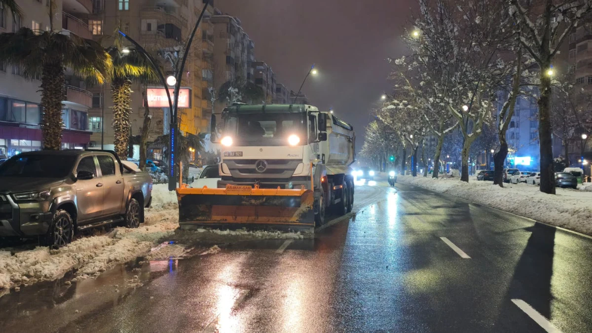 Şehir Merkezinde Arterler Ulaşıma A&ccedil;ık, Buzlanmaya Ge&ccedil;it Yok!