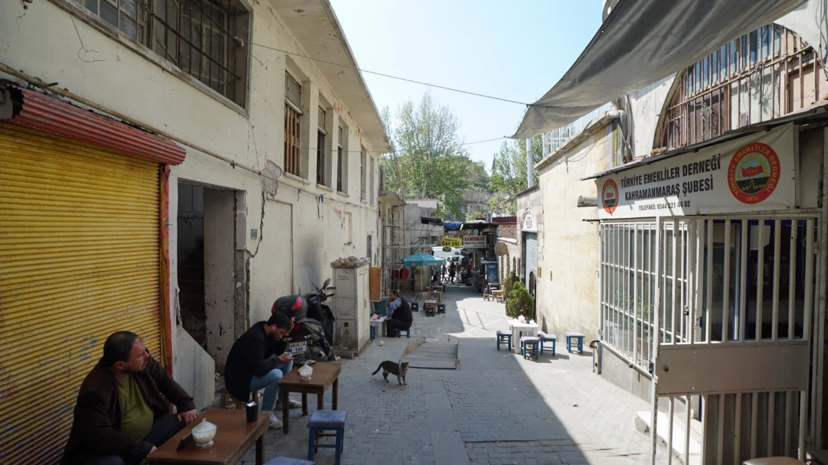 Tarihi Katiphan Sokağı&rsquo;nda D&ouml;n&uuml;ş&uuml;m S&uuml;r&uuml;yor!