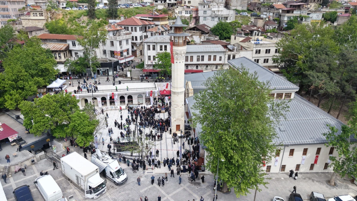 Tarihi Ulu Camii, Cumhurbaşkanı Erdoğan&rsquo;ın Canlı Bağlantıyla Katıldığı T&ouml;renle İbadete A&ccedil;ıldı!