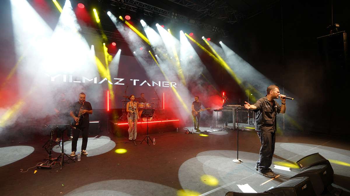 Yılmaz Taner, Şarkılarıyla Unutulmaz Gece Yaşattı!