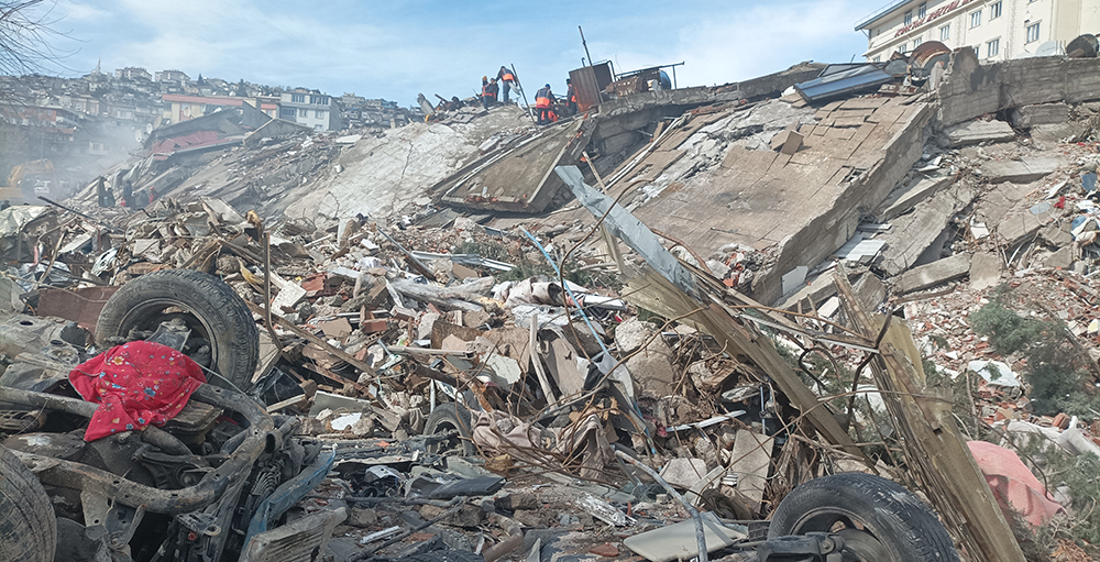 Kahramanmaraş'ta 7.7 deprem sonrası çalışmalar devam ediyor